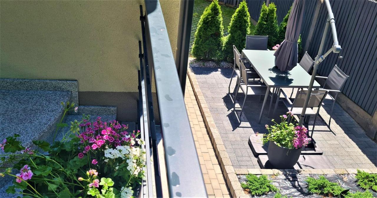 Urban Apartments Cosy No 4, Free Private Parking, Self Check-In Chorzow Exterior photo